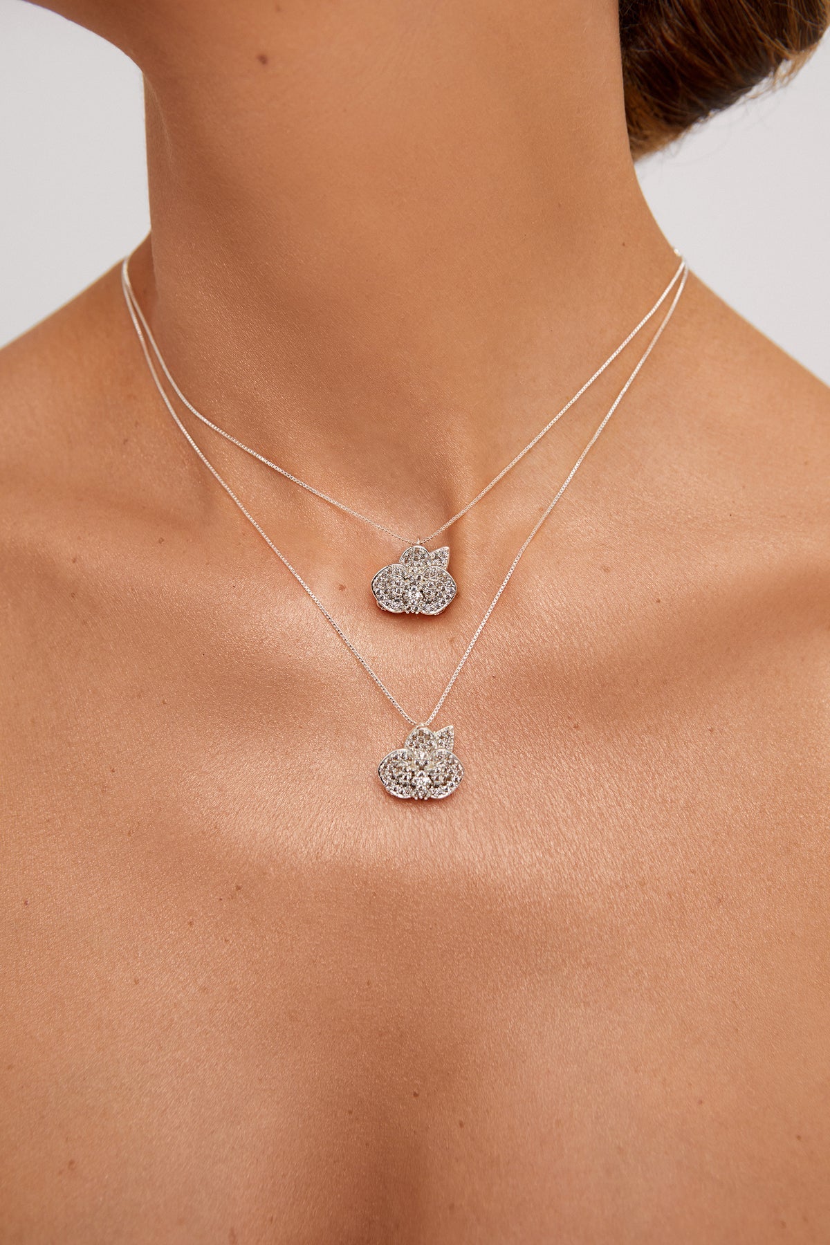 COLLAR ORQUÍDEA BRILLANTE